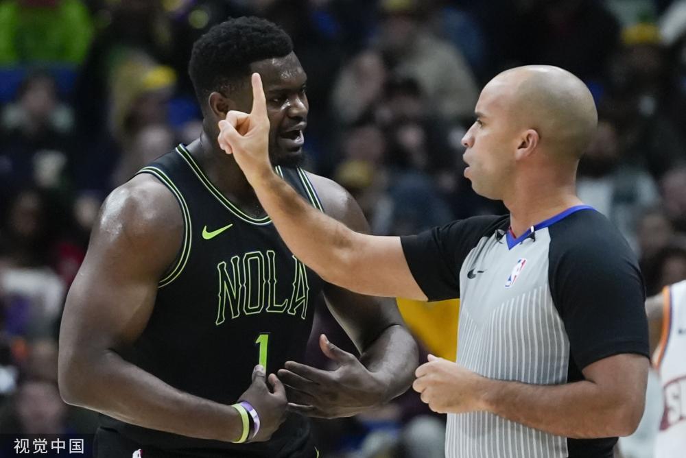 在篮球场上 在篮球场上